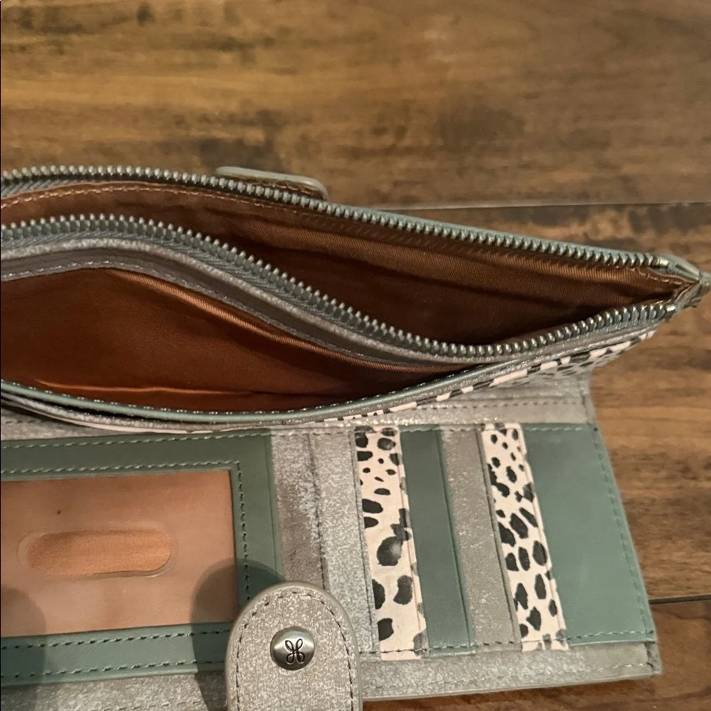 Hobo Women’s Elegant Distressed Grayish Animal Print With Green Leather Wallet. - Picture 5 of 9